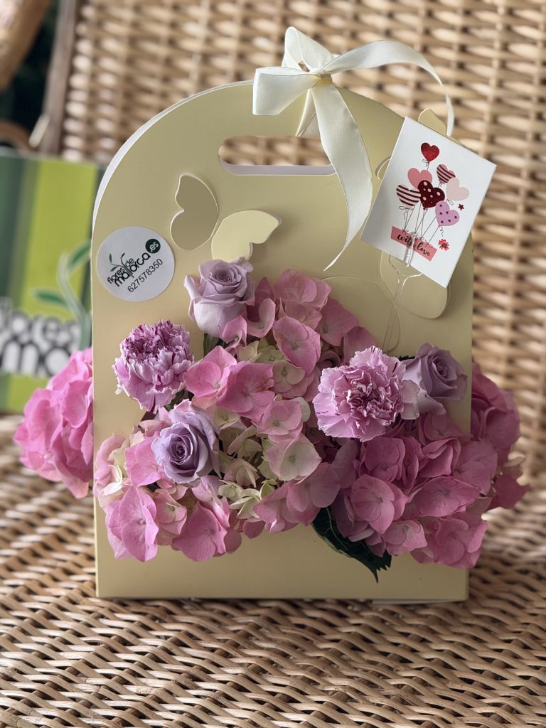Mariposas con flores